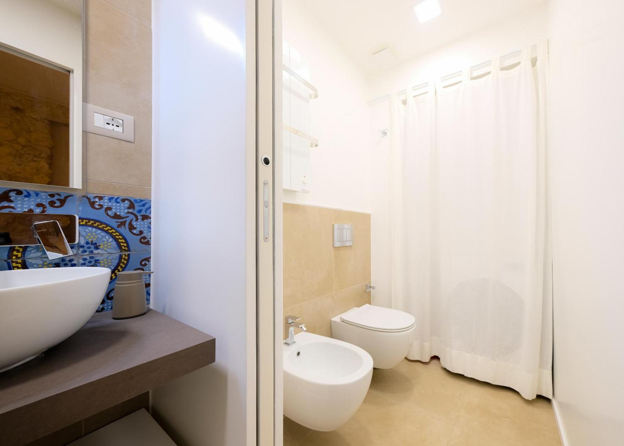 Suite Il Sole In Pieno Centro Storico In Cagliari Exterior foto