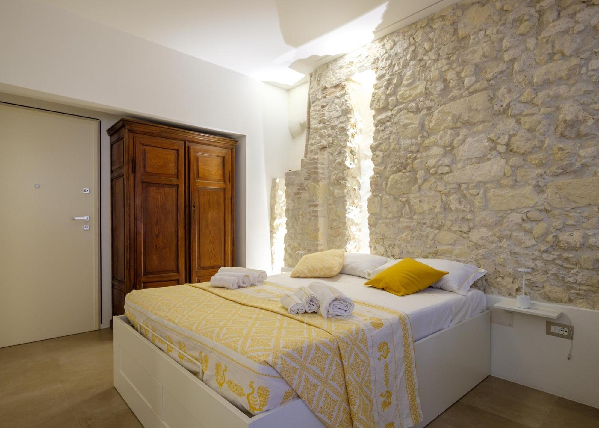 Suite Il Sole In Pieno Centro Storico In Cagliari Exterior foto